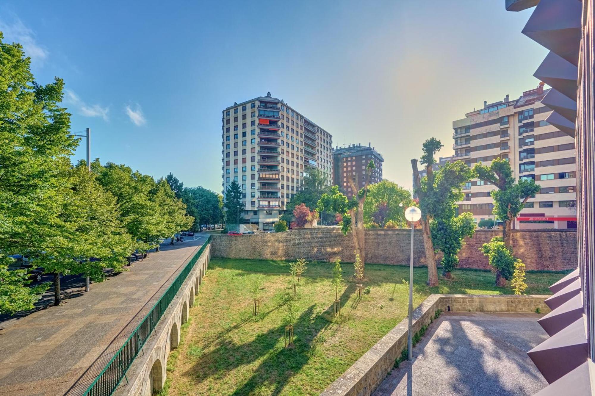 Apartamento Plural By Clabao ปัมโปลนา ภายนอก รูปภาพ